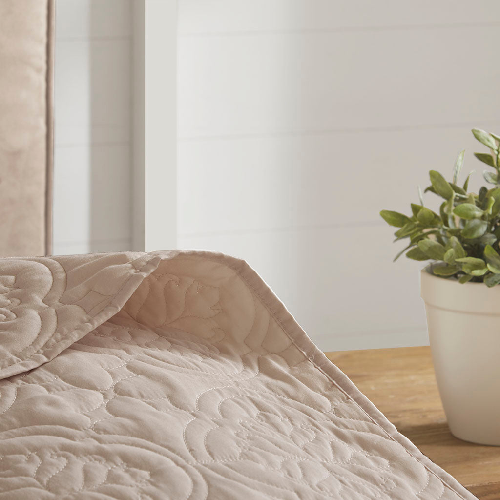 510 Design 3 Piece Reversible Bedspread Set