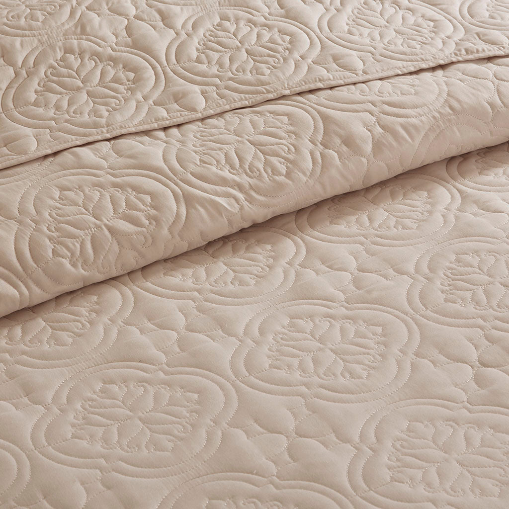510 Design 3 Piece Reversible Bedspread Set
