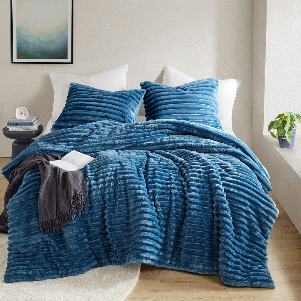 Intelligent Design Fluffy Ribbed Plush Comforter Set