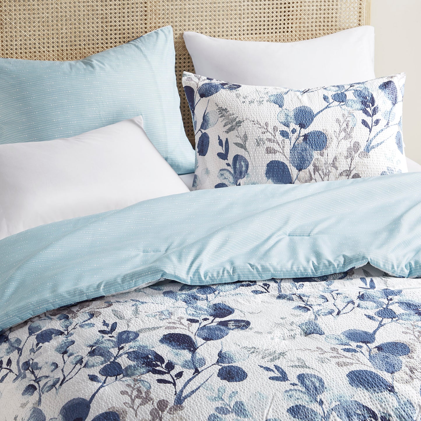 Comfort Spaces Reversible Floral Botanical Seersucker Comforter Set