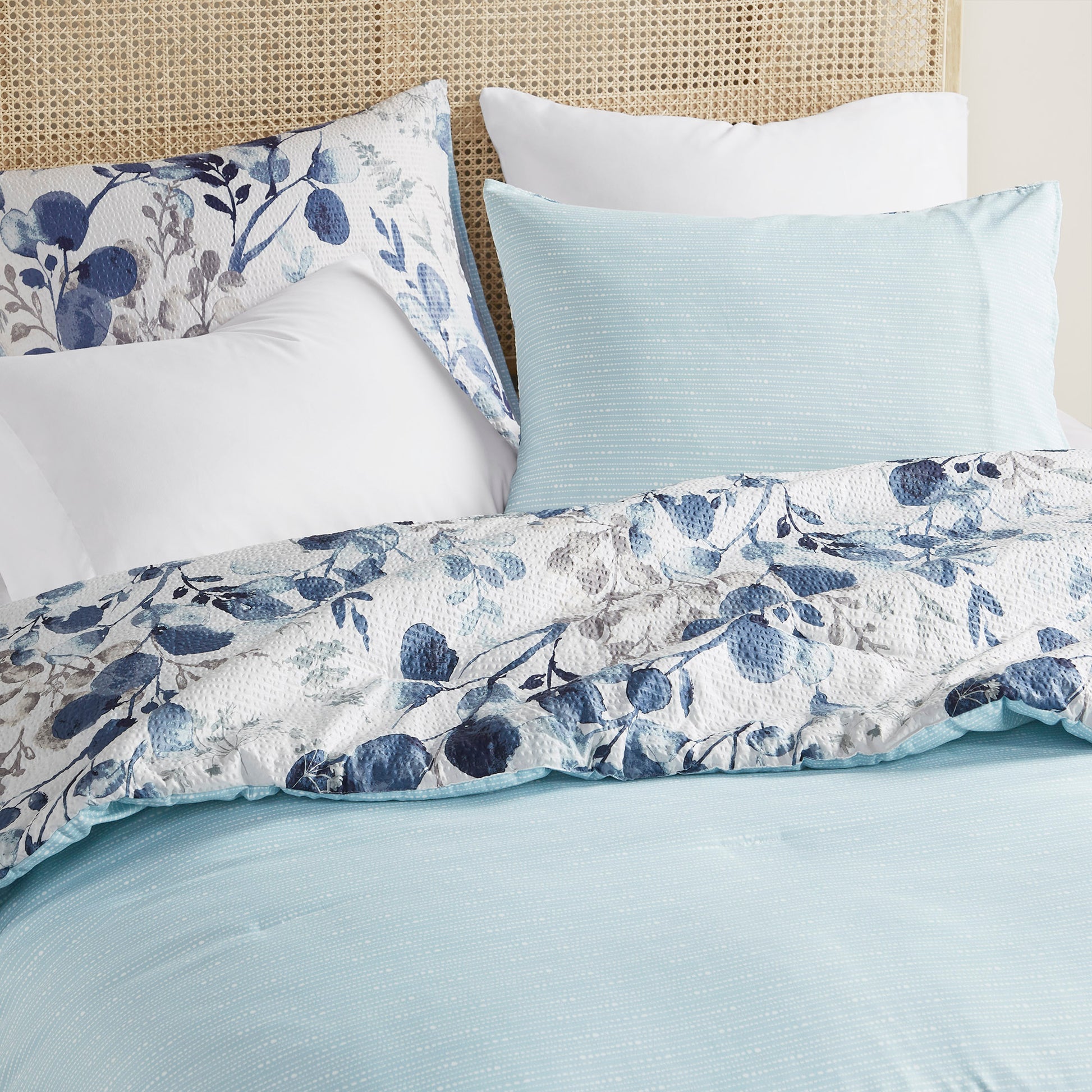 Comfort Spaces Reversible Floral Botanical Seersucker Comforter Set