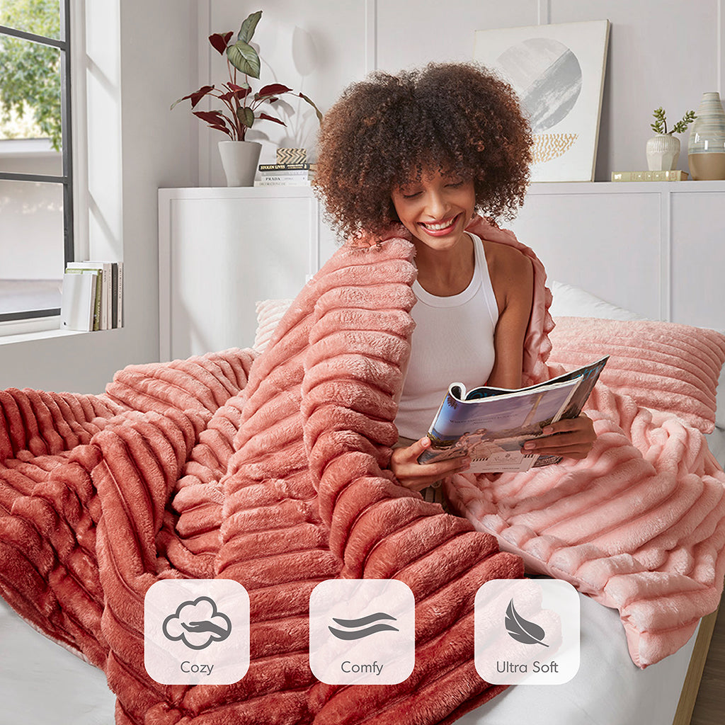 Intelligent Design Fluffy Ribbed Plush Comforter Set