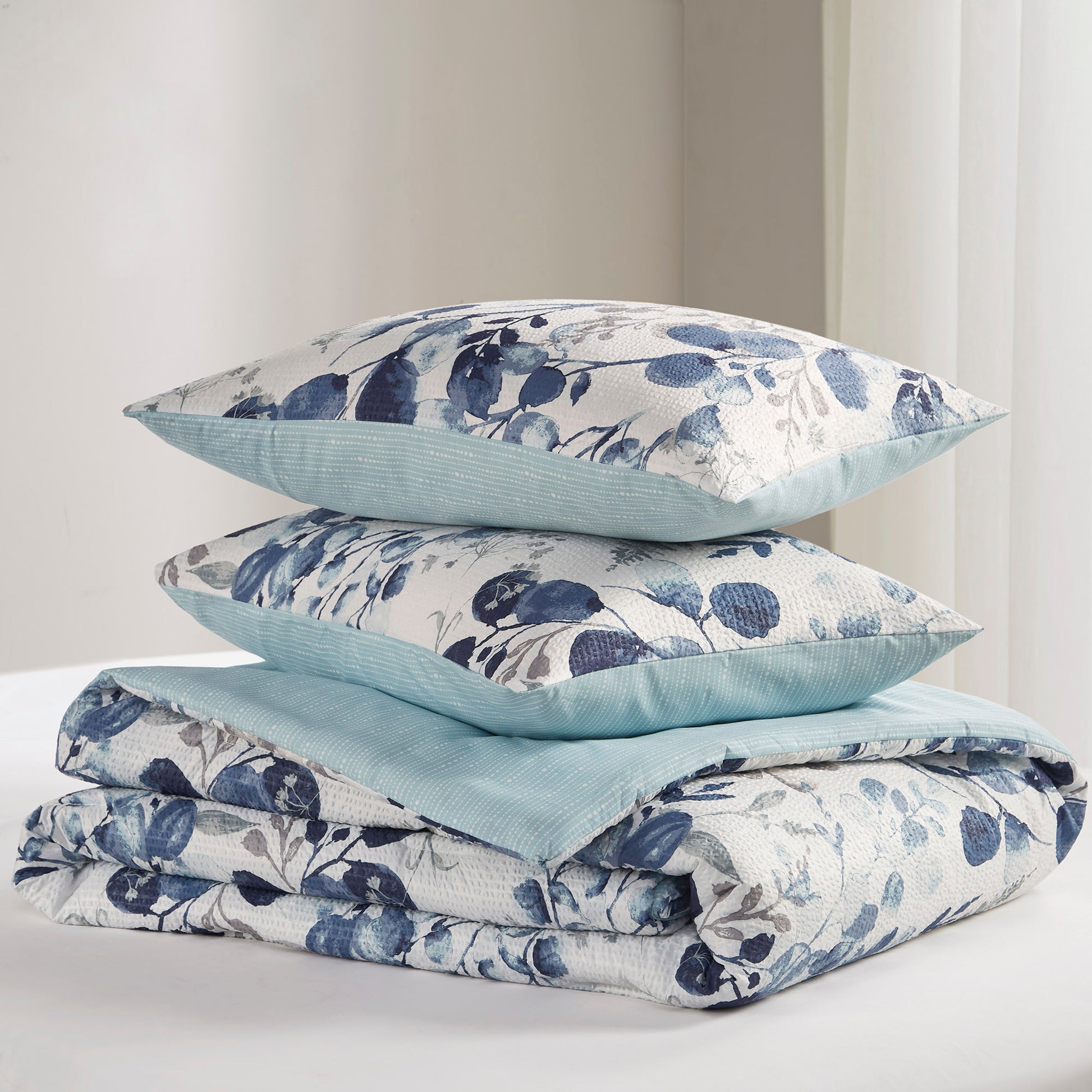 Comfort Spaces Reversible Floral Botanical Seersucker Comforter Set