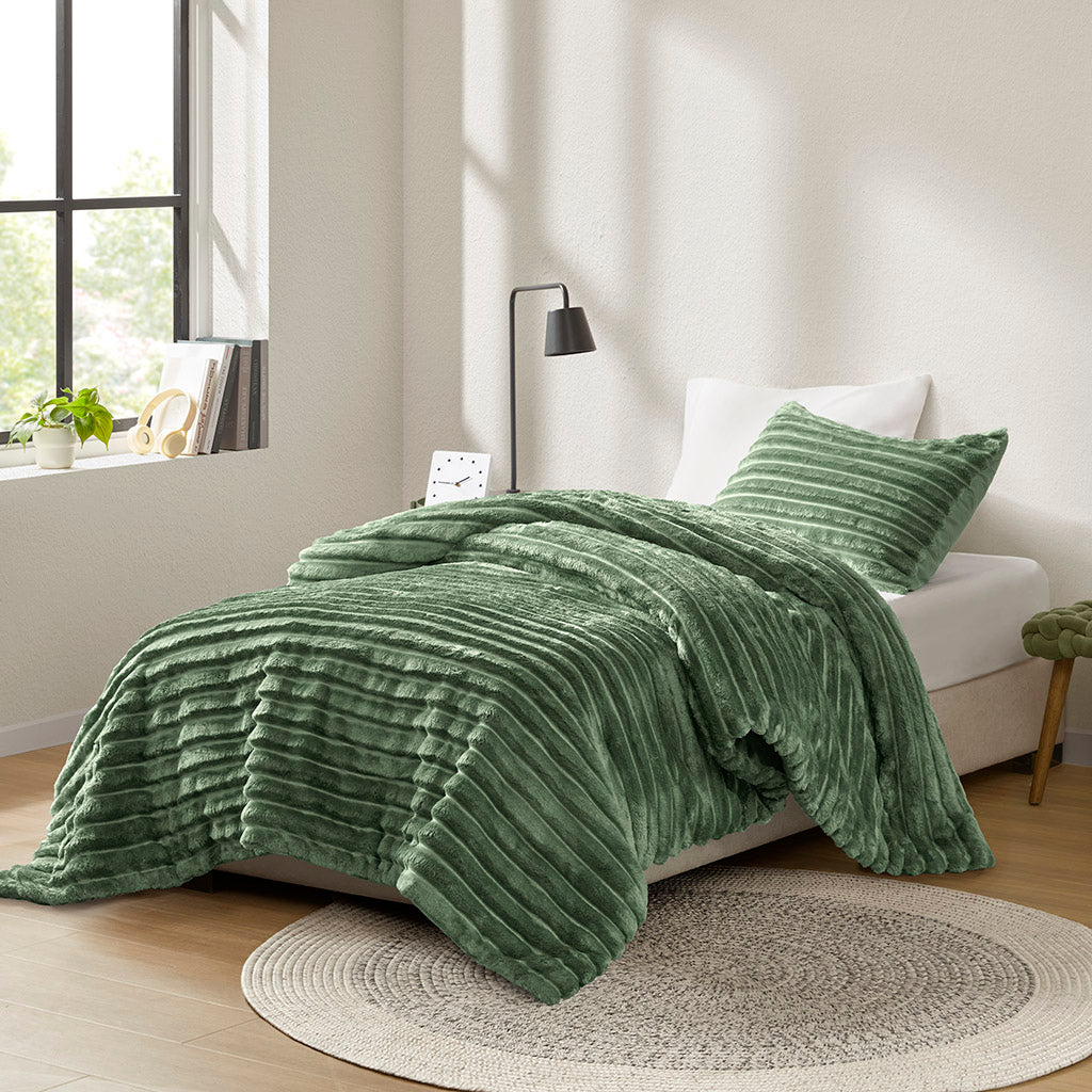 Intelligent Design Fluffy Ribbed Plush Comforter Set