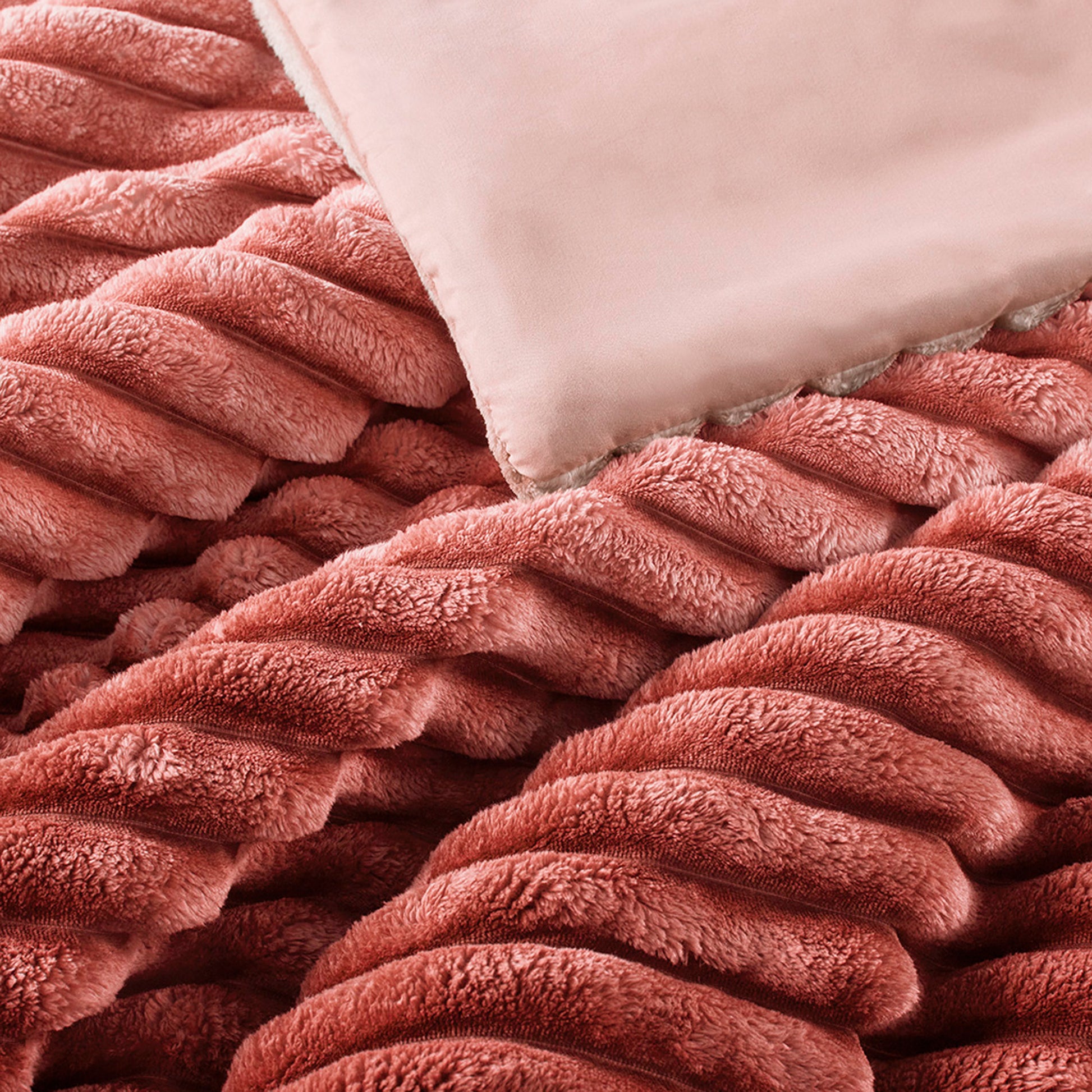 Intelligent Design Fluffy Ribbed Plush Comforter Set