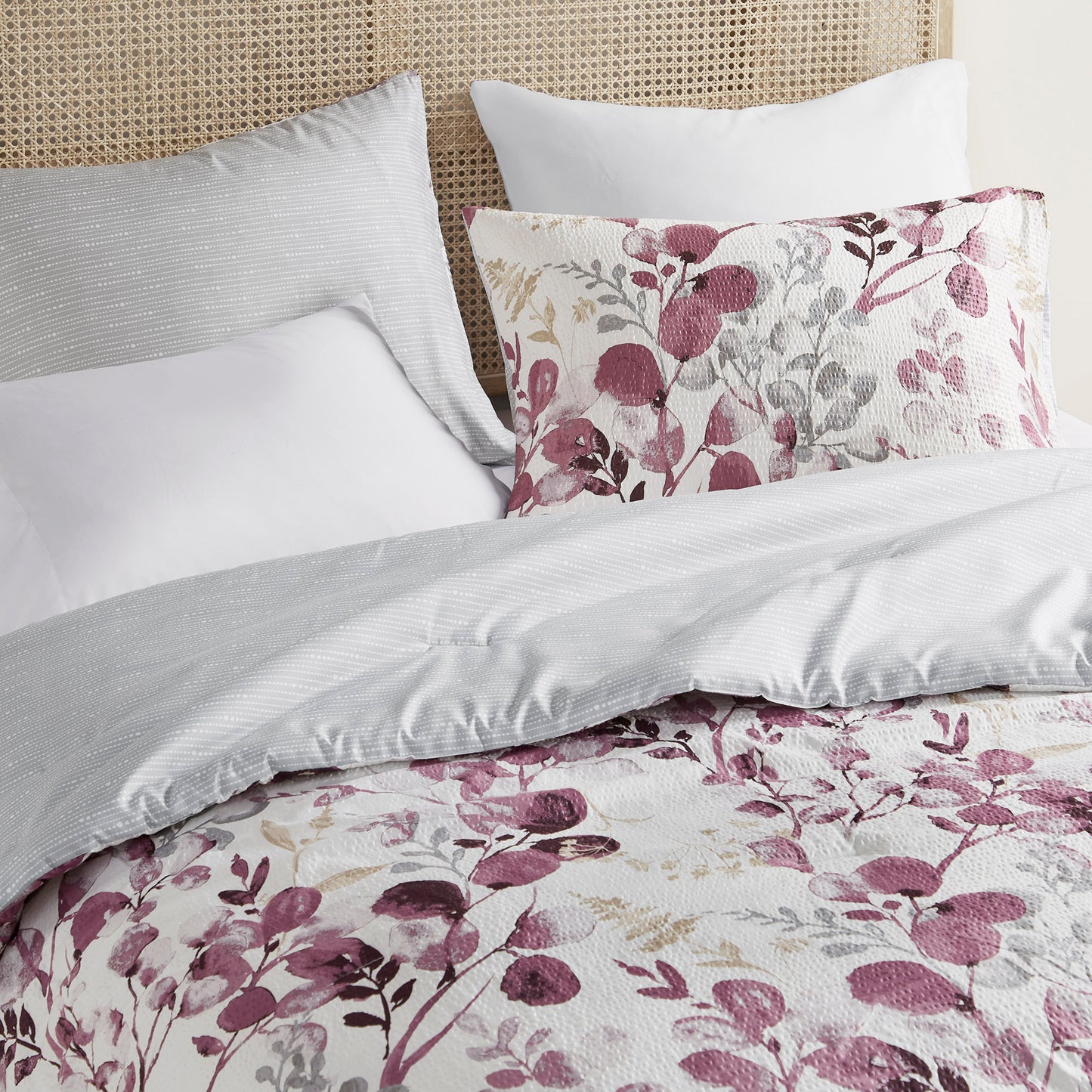 Comfort Spaces Reversible Floral Botanical Seersucker Comforter Set