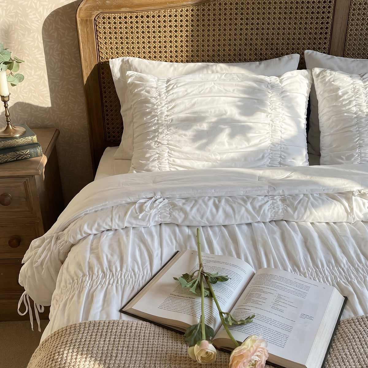 Mia Comforter Set